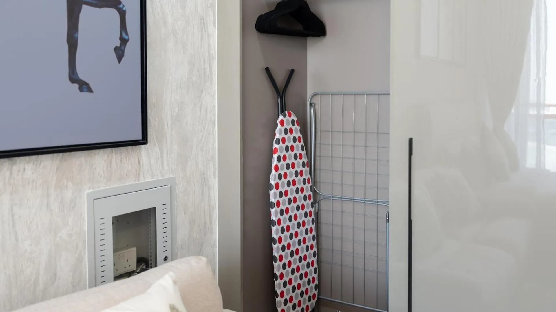 Stylish Studio Apartment In Binghatti Crystals Dubái