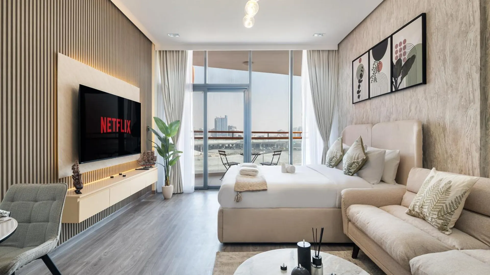 Stylish Studio Apartment In Binghatti Crystals Dubai 0*,