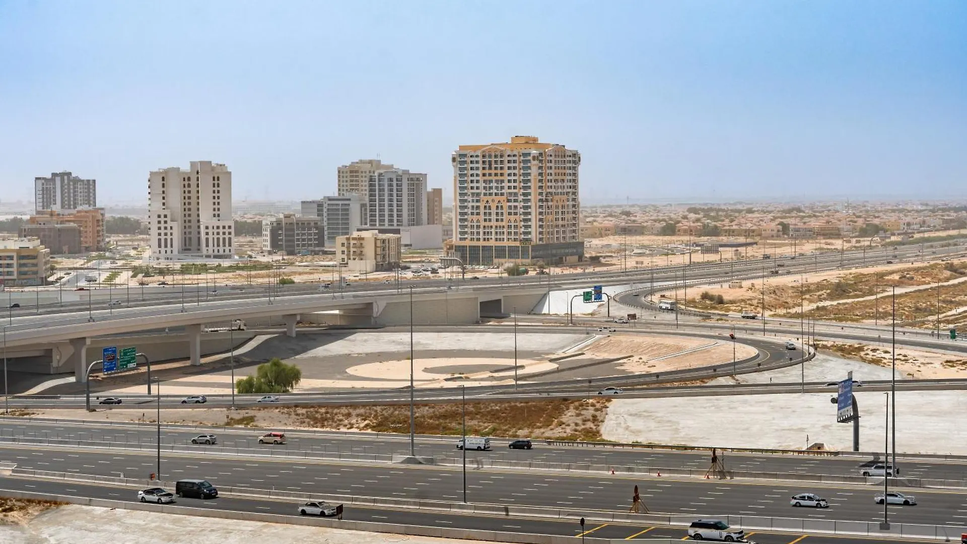 Stylish Studio Apartment In Binghatti Crystals Dubai