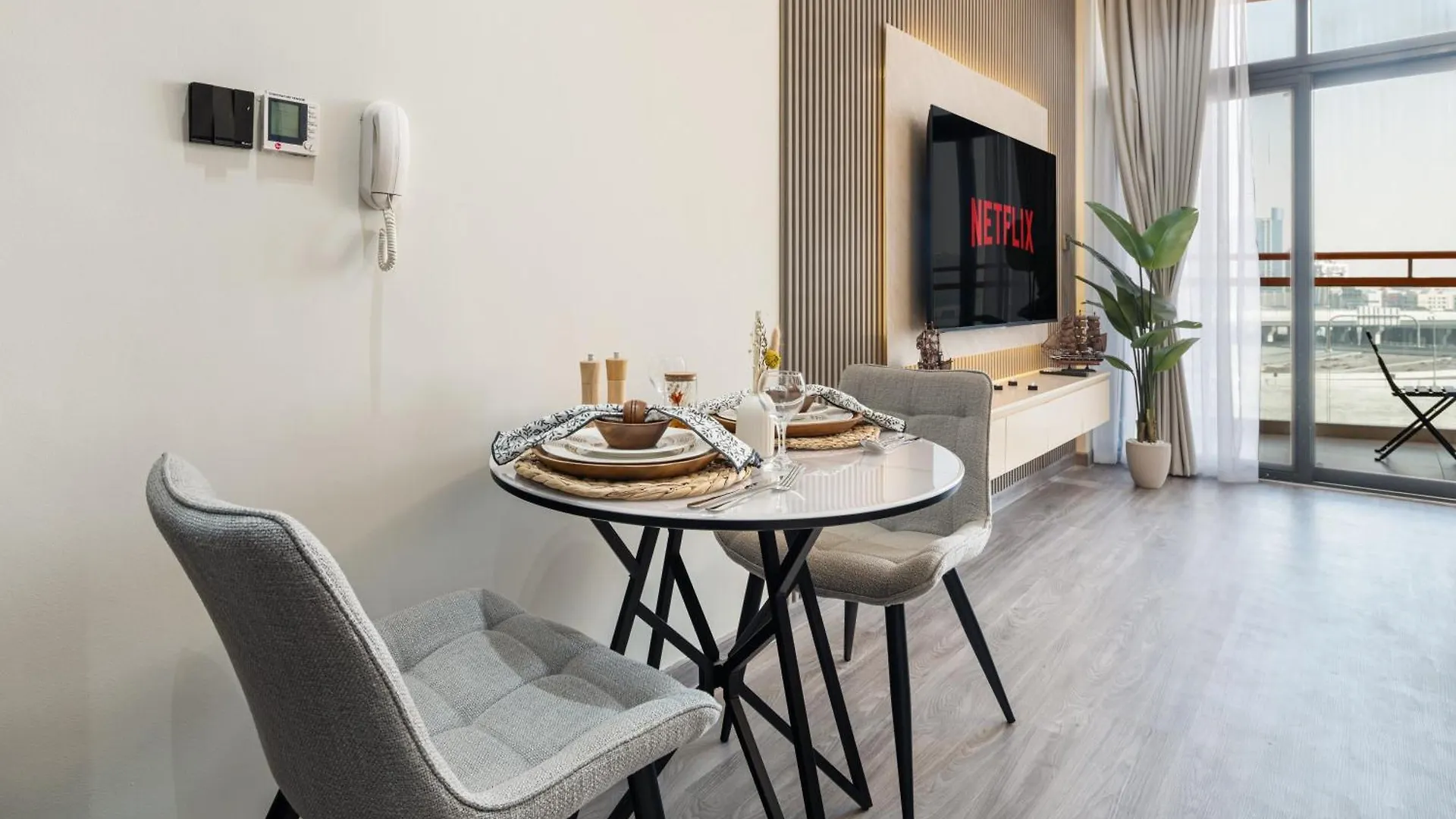Stylish Studio Apartment In Binghatti Crystals Dubai