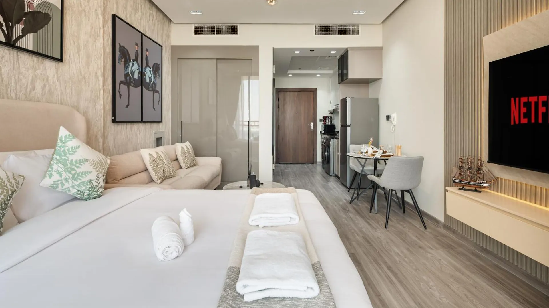 Stylish Studio Apartment In Binghatti Crystals Dubai