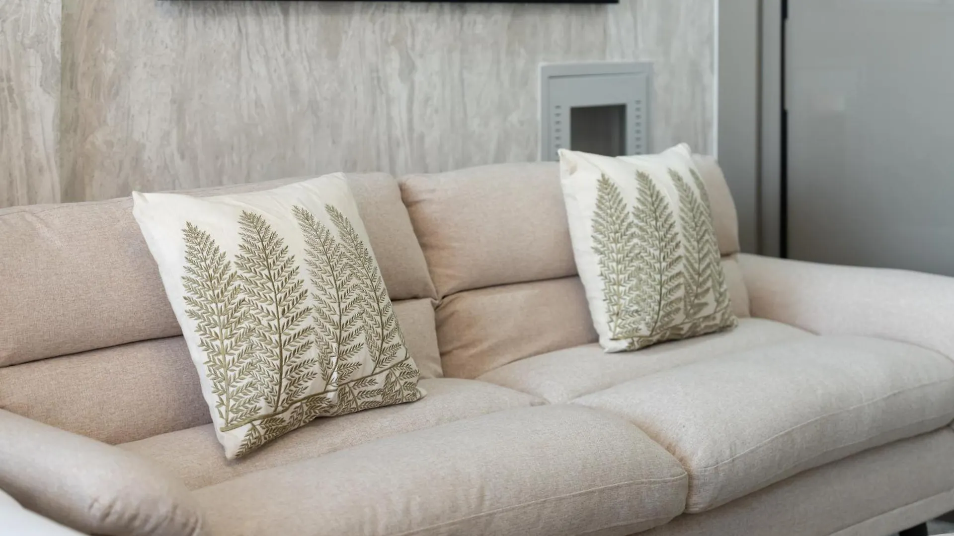 Stylish Studio Apartment In Binghatti Crystals Dubai