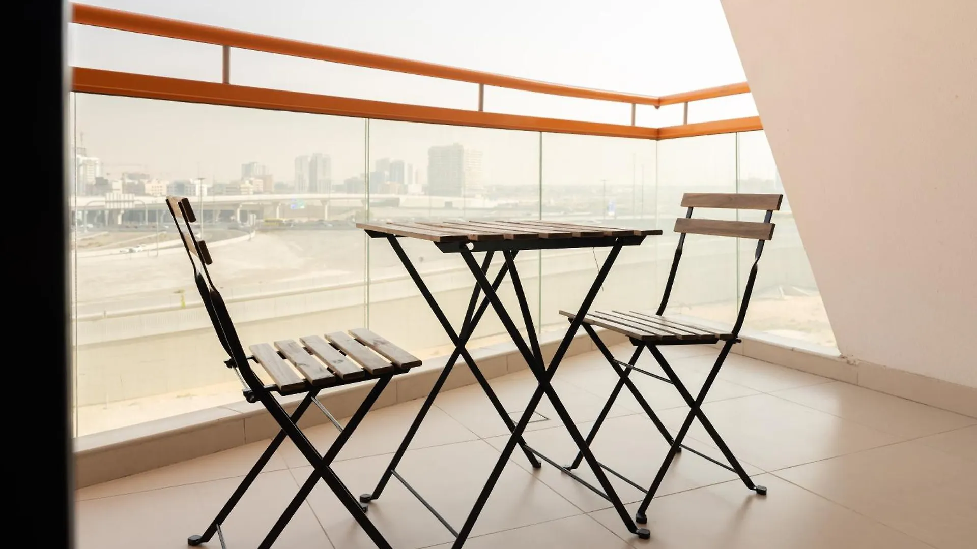 Stylish Studio Apartment In Binghatti Crystals Dubai Emirados Árabes Unidos