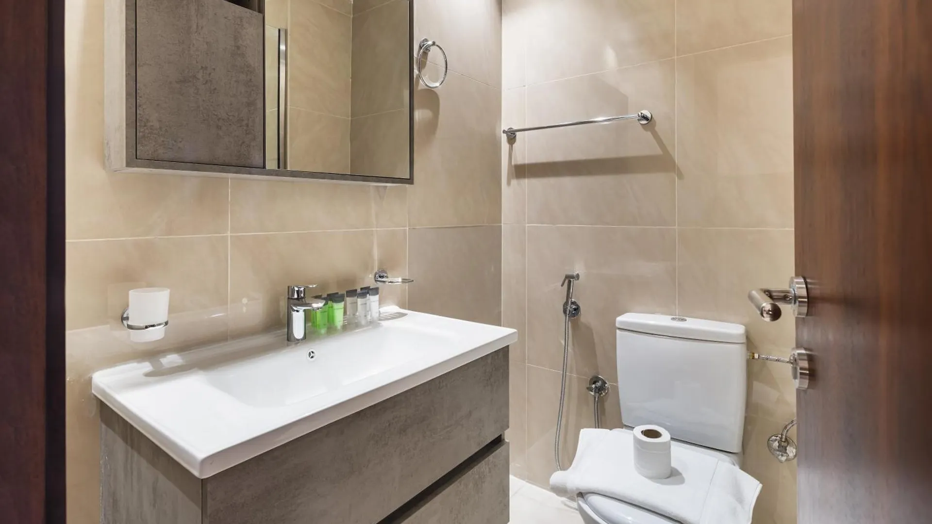Stylish Studio Apartment In Binghatti Crystals Dubai Emirados Árabes Unidos