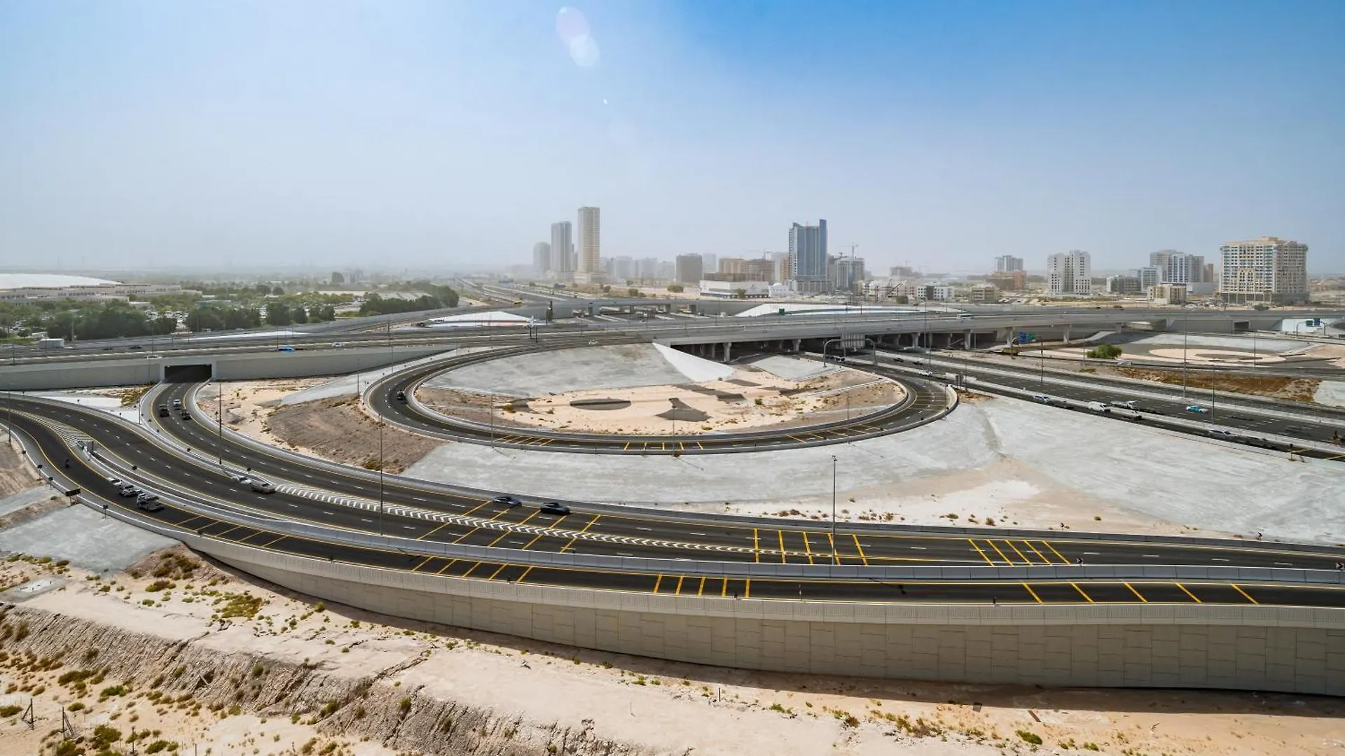 Stylish Studio Apartment In Binghatti Crystals Dubai